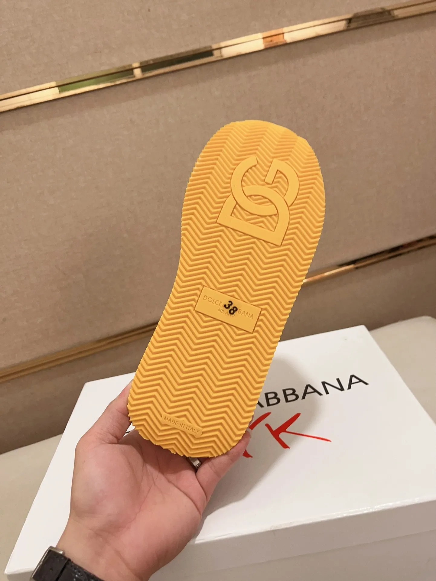 Factory price: 420💰Counter quality, [Proud] DG's latest casual, original quality men's shoes🤠Imported top layer💕Soft sheepskin lining [Proud] In terms of materials and workmanship, it beats all versions on the market💕Highest quality shipments Real photos🎬😇❤Fabrics and imported rubber materials highlight the unique charm of the brand😘The shoelaces are also original custom-made👻Classic lace-up shoes are very comfortable on the feet , code number 38-44 (45.46 can be customized)